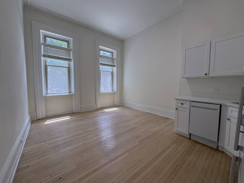 Apartment for rent at 2039 Green St #1F, Philadelphia, PA 19130