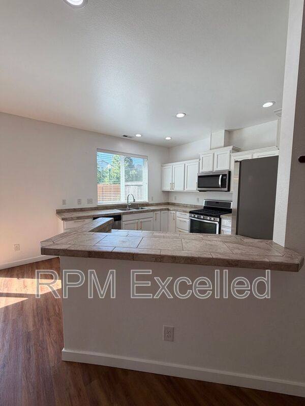 House for rent at 1462 51st Place NE, Auburn, WA 98002