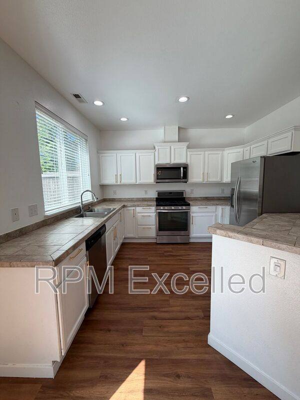 House for rent at 1462 51st Place NE, Auburn, WA 98002