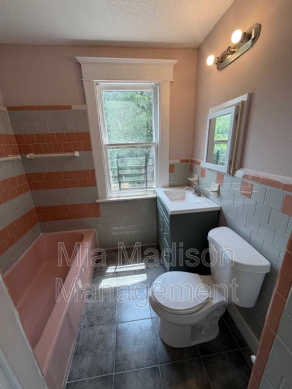 Apartment for rent at 513 W 35th St #B, Savannah, GA 31415