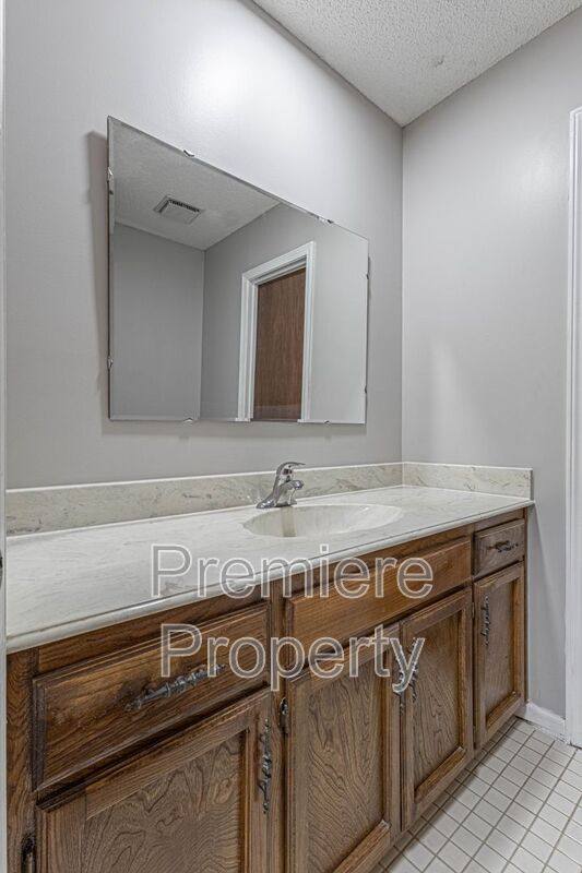 House for rent at 1201 NE 9th St, Blue Springs, MO 64014