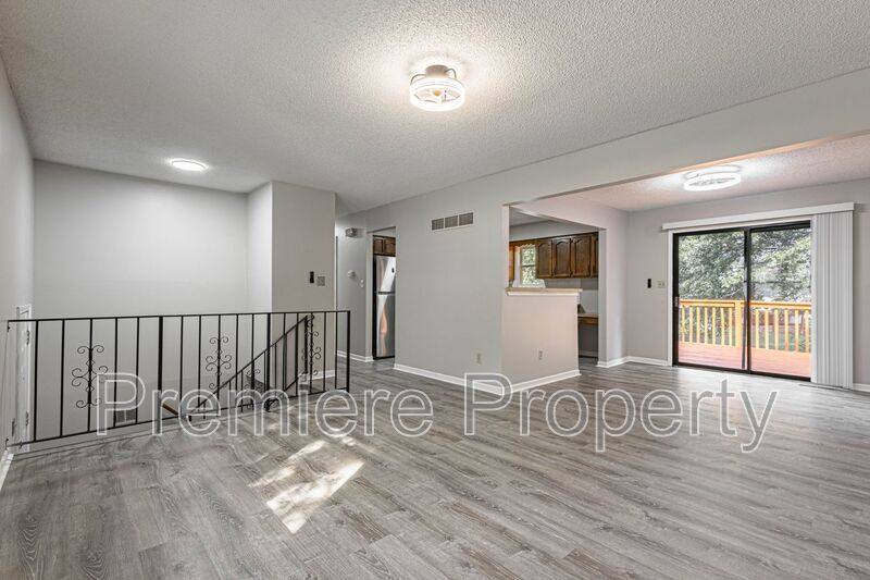 House for rent at 1201 NE 9th St, Blue Springs, MO 64014