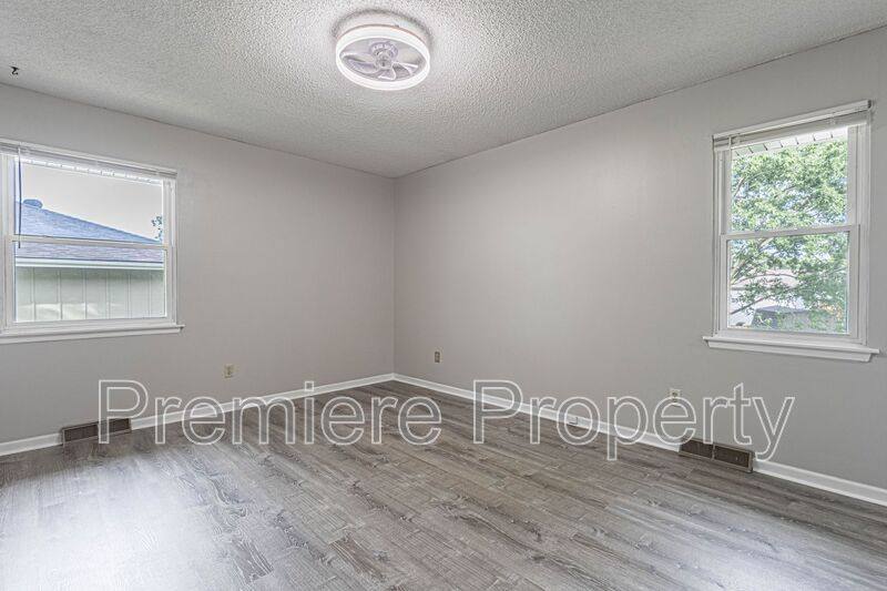 House for rent at 1201 NE 9th St, Blue Springs, MO 64014