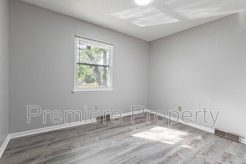 House for rent at 1201 NE 9th St, Blue Springs, MO 64014