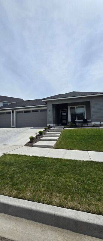 House for rent at 4725 Roark Dr, Richland, WA 99352