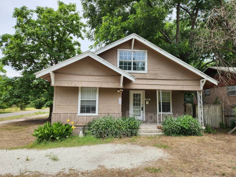 House for rent at 430 W 10th St, Ada, OK 74820