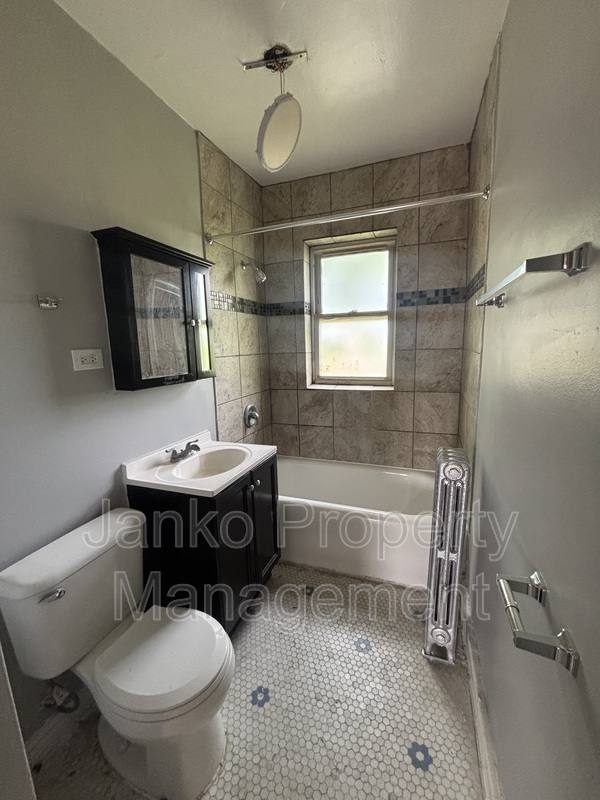Apartment for rent at 2907 W 56th St #2, Chicago, IL 60629