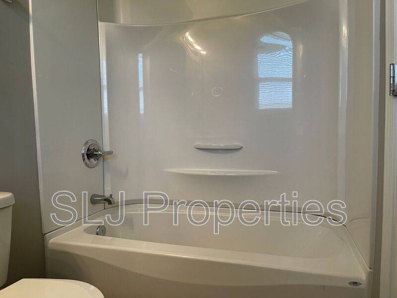 Apartment for rent at 614 E Chestnut #3, Jeffersonville, IN 47130