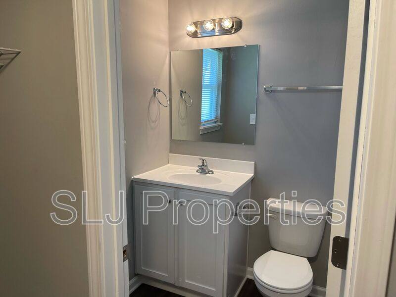 Apartment for rent at 614 E Chestnut #3, Jeffersonville, IN 47130
