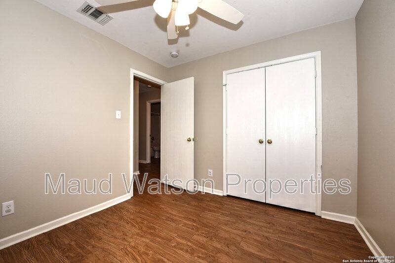 House for rent at 10727 N Shaenrdige, San Antonio, TX 78254
