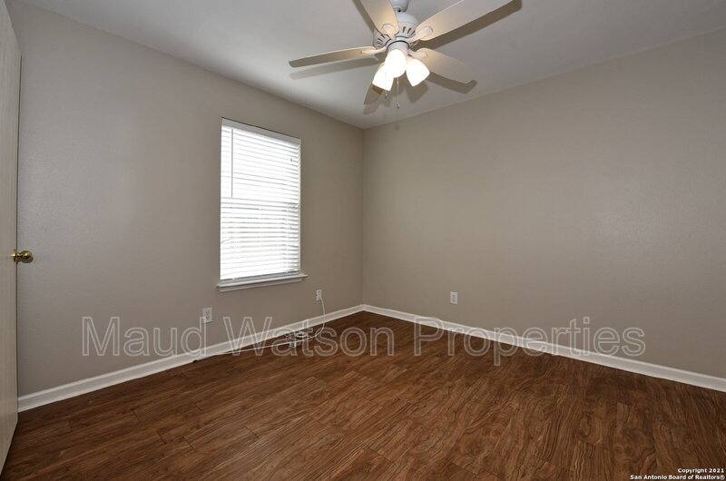 House for rent at 10727 N Shaenrdige, San Antonio, TX 78254