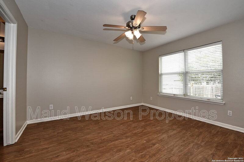 House for rent at 10727 N Shaenrdige, San Antonio, TX 78254