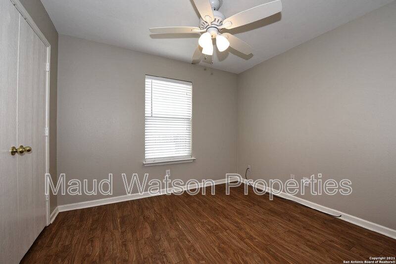 House for rent at 10727 N Shaenrdige, San Antonio, TX 78254