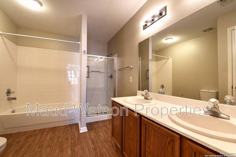 House for rent at 10727 N Shaenrdige, San Antonio, TX 78254