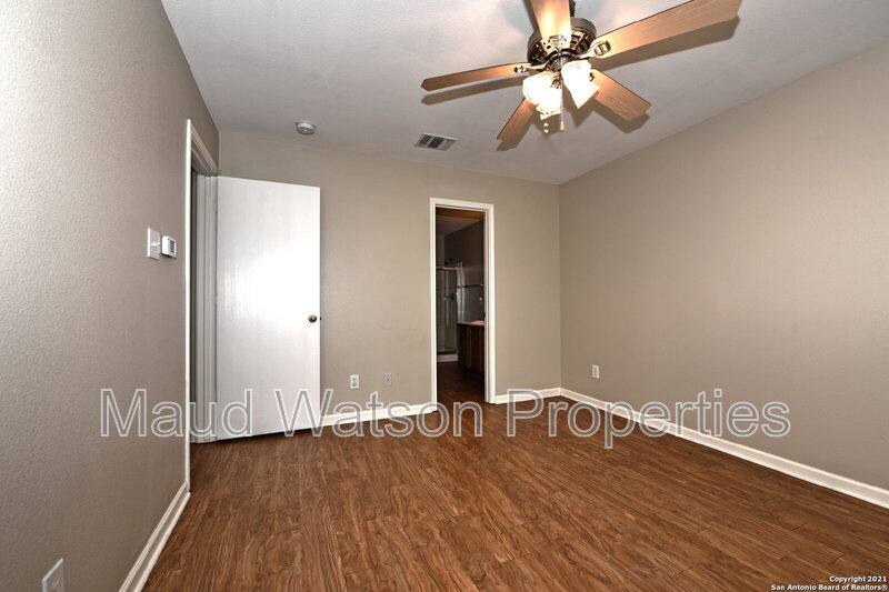 House for rent at 10727 N Shaenrdige, San Antonio, TX 78254