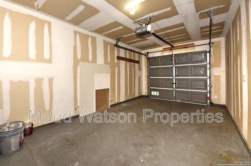 House for rent at 10727 N Shaenrdige, San Antonio, TX 78254
