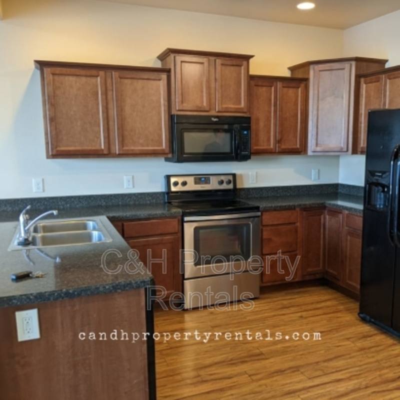 Townhouse for rent at 629 Presidents Place #1, Billings, MT 59105