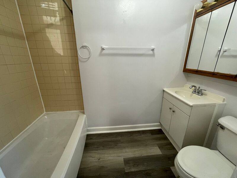 Apartment for rent at 2500 N Sawyer #1R, Chicago, IL 60647