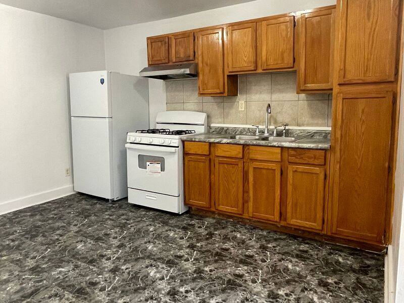Apartment for rent at 2500 N Sawyer #1R, Chicago, IL 60647