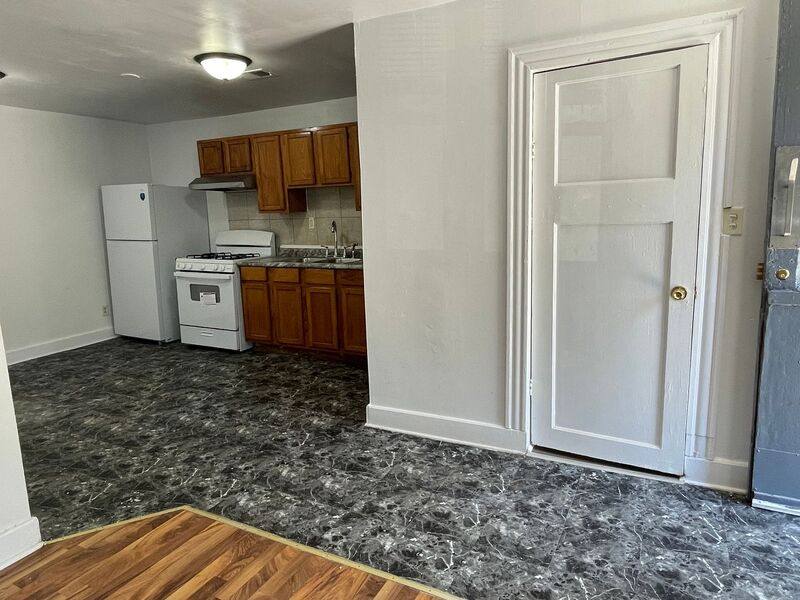 Apartment for rent at 2500 N Sawyer #1R, Chicago, IL 60647