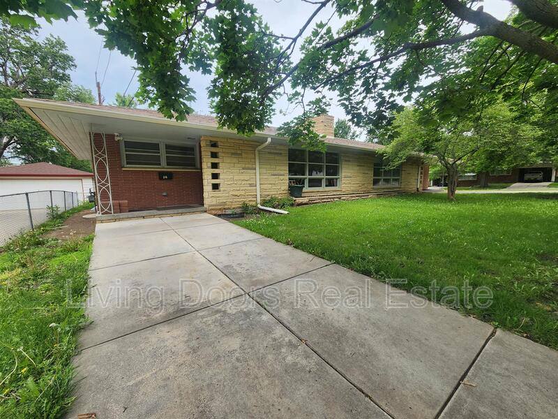 Apartment for rent at 3868 Steele Ave, Lincoln, NE 68510