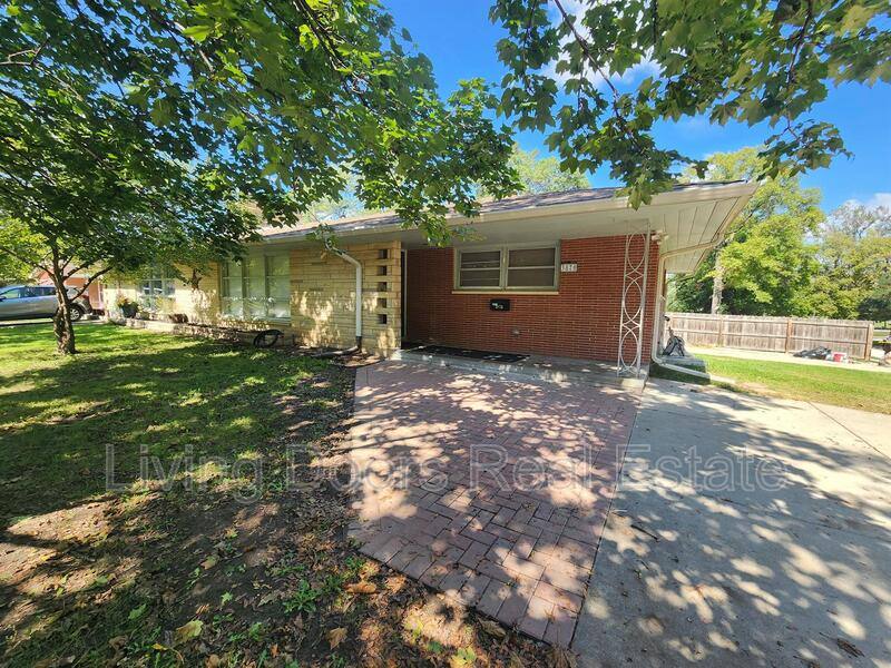 Apartment for rent at 3868 Steele Ave, Lincoln, NE 68510