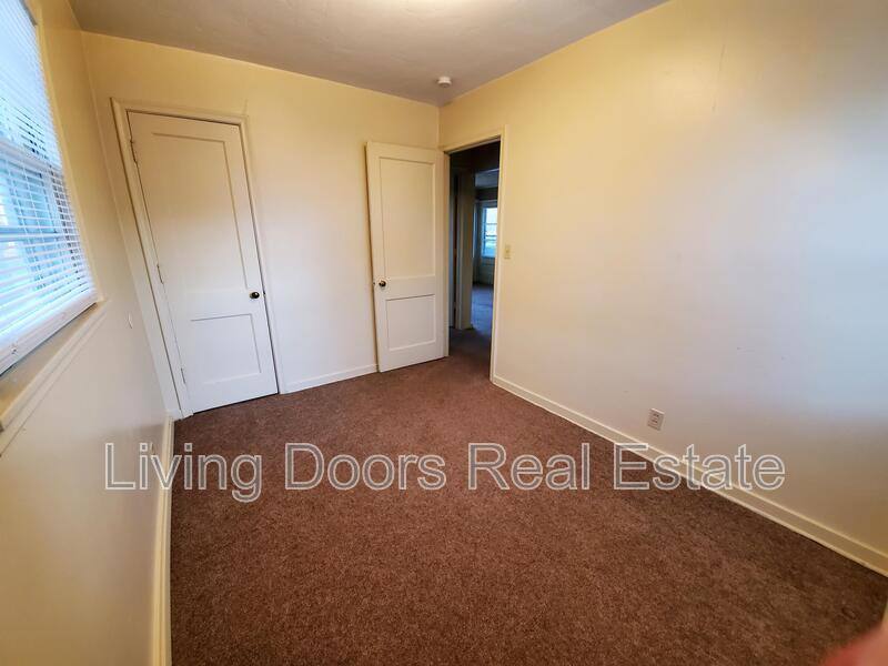 Apartment for rent at 323 S 47th St, Lincoln, NE 68510