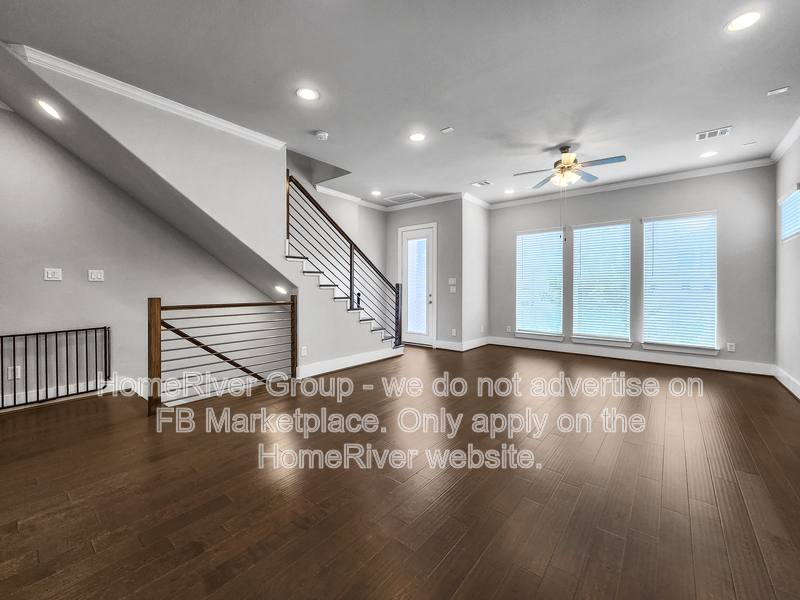 House for rent at 910 W 35th St #C, Houston, TX 77018
