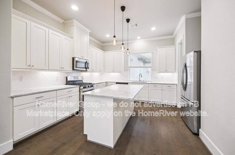 House for rent at 910 W 35th St #C, Houston, TX 77018