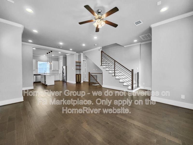 House for rent at 910 W 35th St #C, Houston, TX 77018