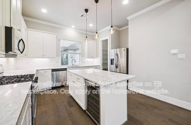 House for rent at 910 W 35th St #C, Houston, TX 77018