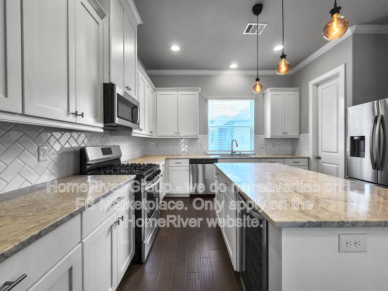 House for rent at 910 W 35th St #C, Houston, TX 77018