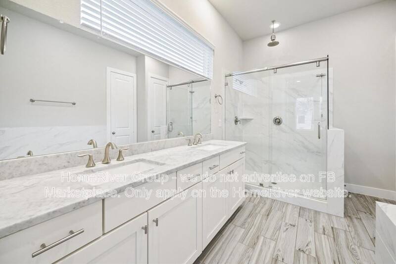 House for rent at 910 W 35th St #C, Houston, TX 77018