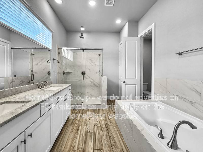 House for rent at 910 W 35th St #C, Houston, TX 77018