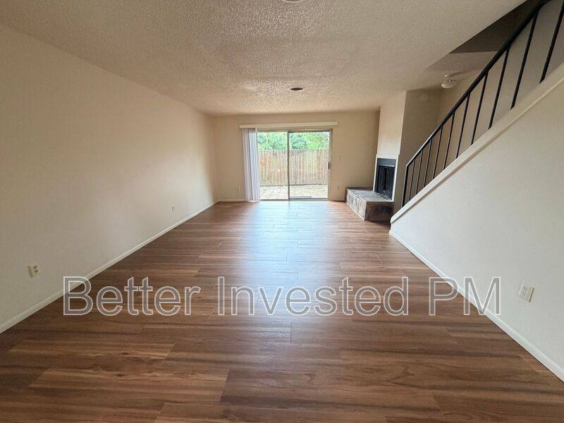 Townhouse for rent at 976 Marlene St, Ukiah, CA 95482
