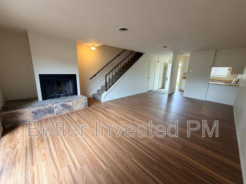 Townhouse for rent at 976 Marlene St, Ukiah, CA 95482