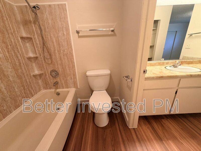 Townhouse for rent at 976 Marlene St, Ukiah, CA 95482