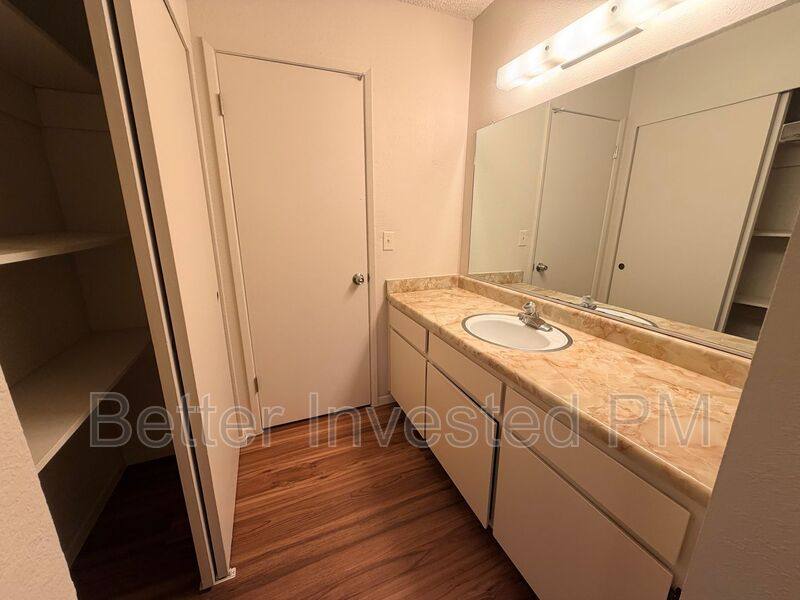 Townhouse for rent at 976 Marlene St, Ukiah, CA 95482