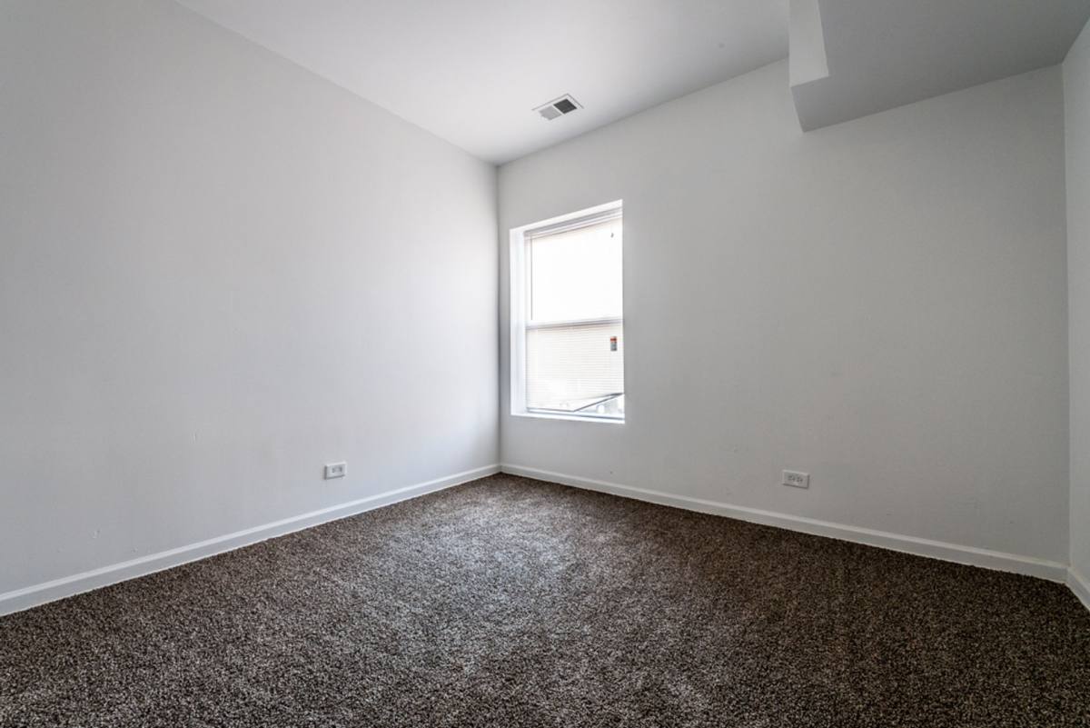 Apartment for rent at 433-35 E 109th, Chicago, IL 60628