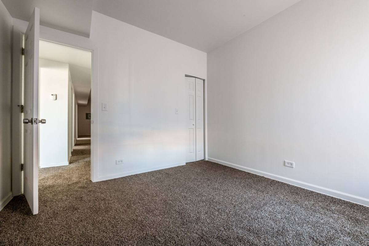 Apartment for rent at 433-35 E 109th, Chicago, IL 60628