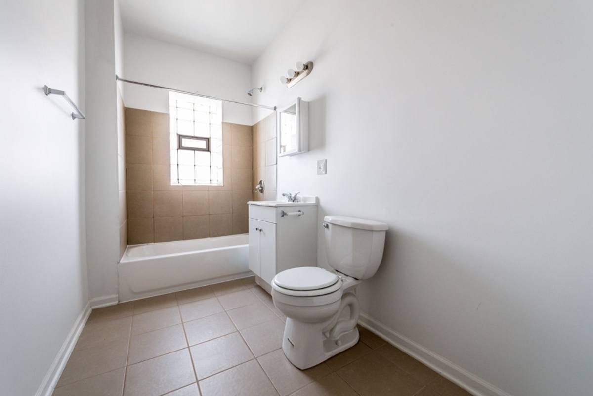 Apartment for rent at 433-35 E 109th, Chicago, IL 60628