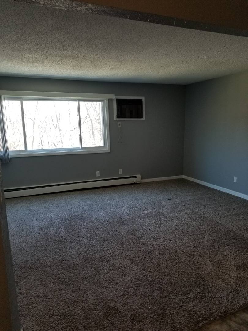 Apartment for rent at 285 Robins Rd, Hiawatha, IA 52233