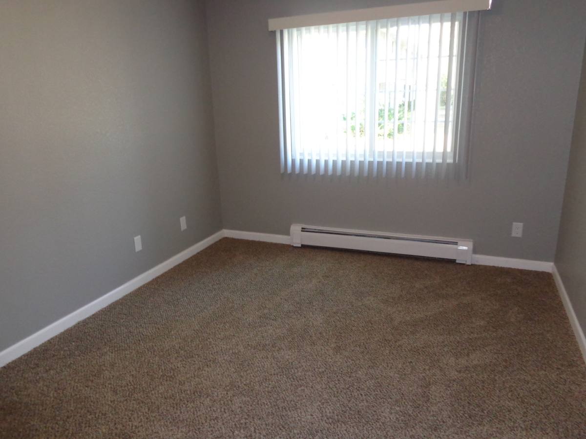 Apartment for rent at 285 Robins Rd, Hiawatha, IA 52233