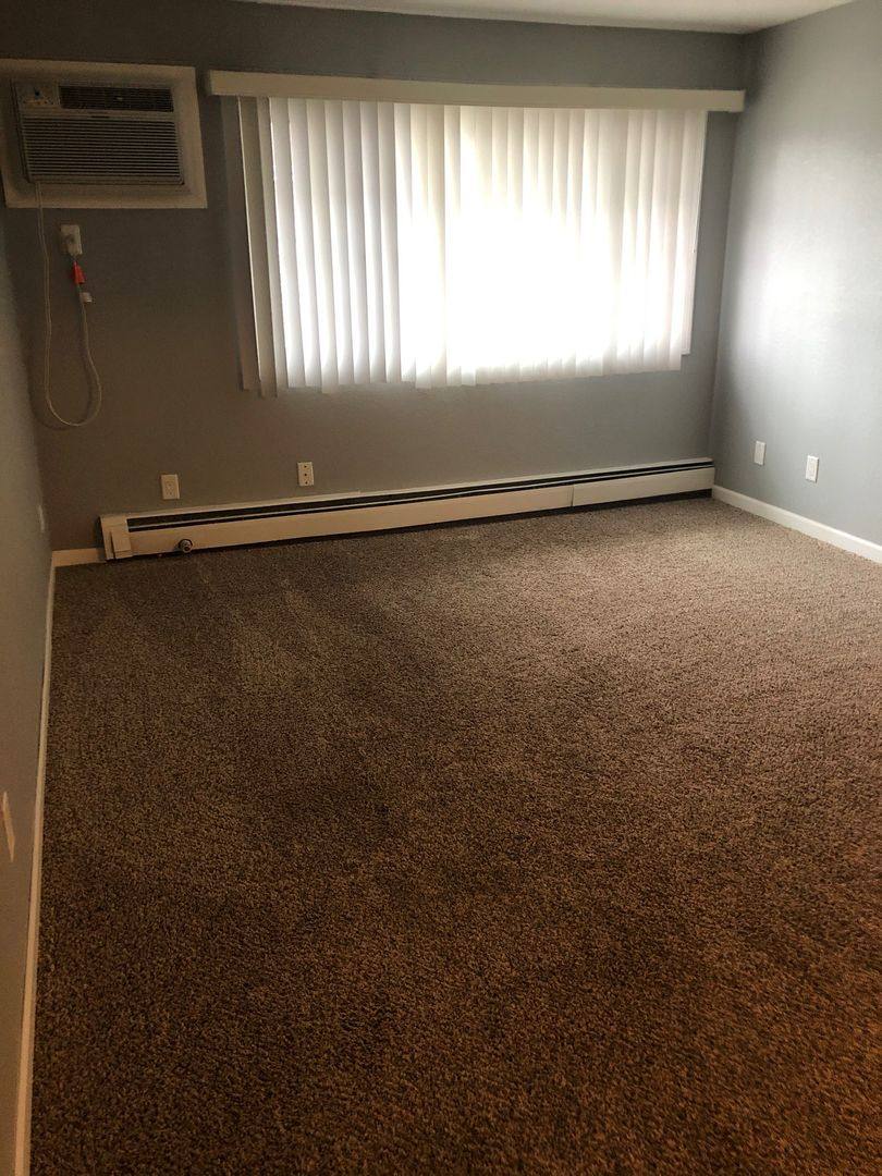 Apartment for rent at 285 Robins Rd, Hiawatha, IA 52233