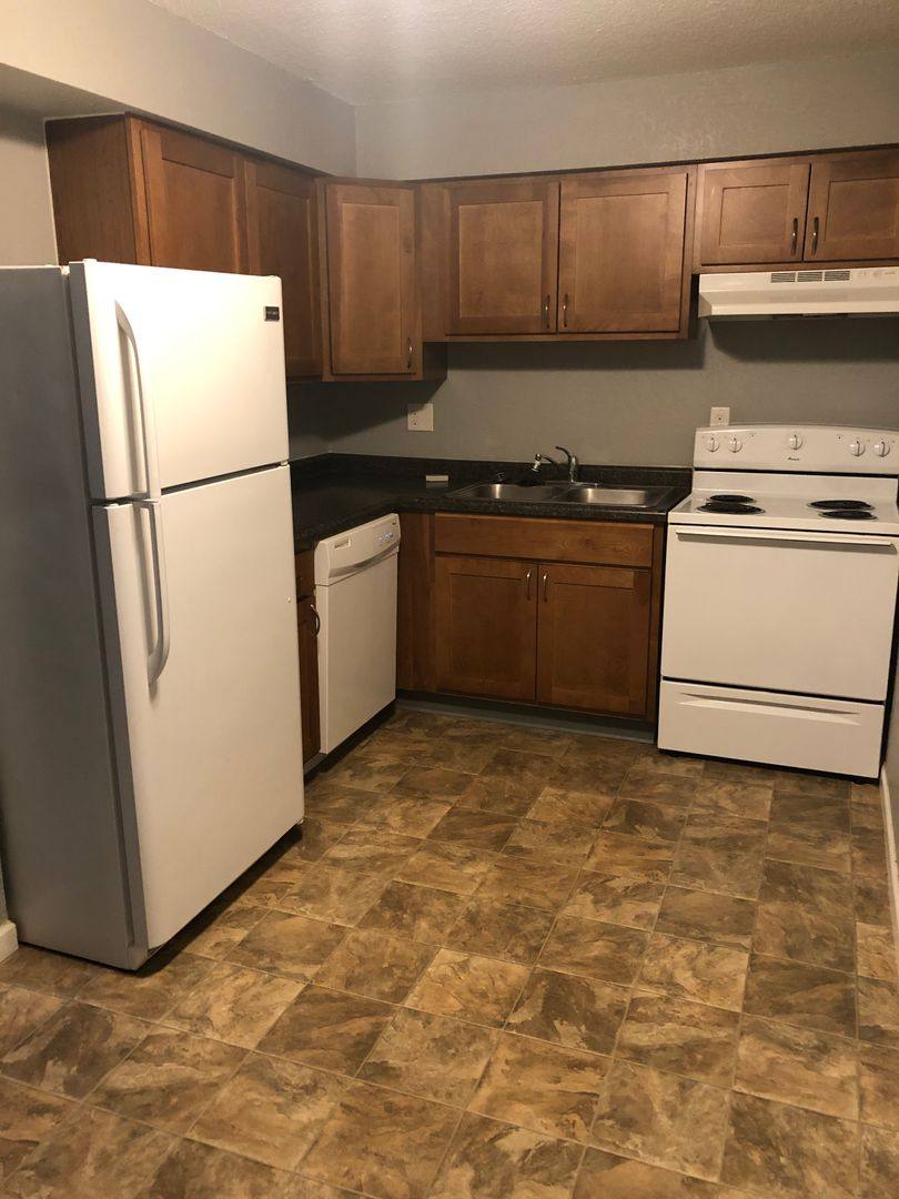 Apartment for rent at 285 Robins Rd, Hiawatha, IA 52233