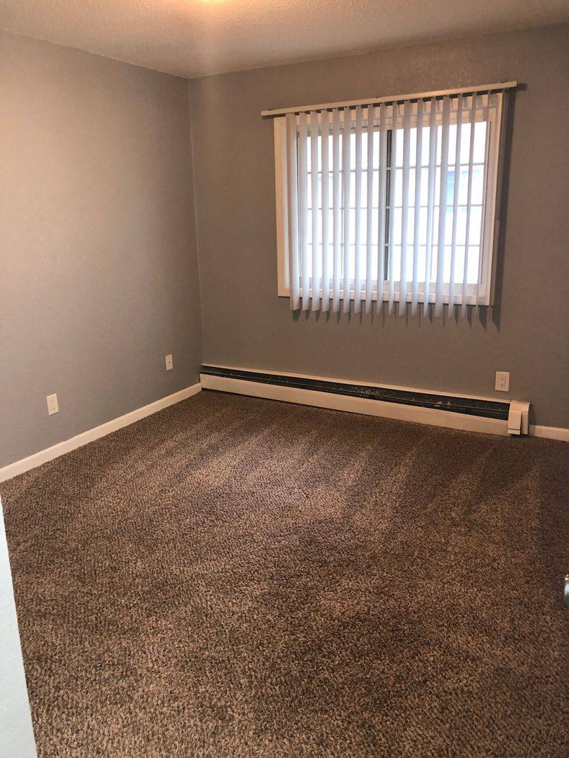 Apartment for rent at 285 Robins Rd, Hiawatha, IA 52233
