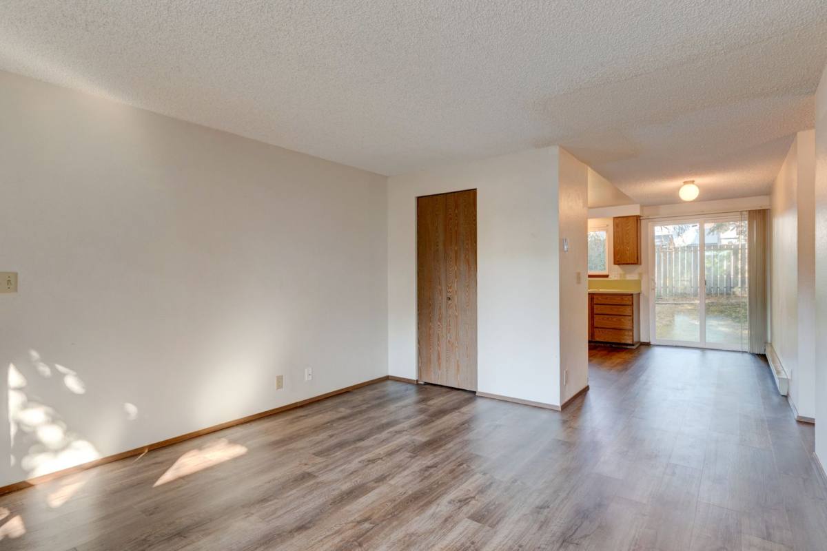 Apartment for rent at 390 NE Izett St, Oak Harbor, WA 98277