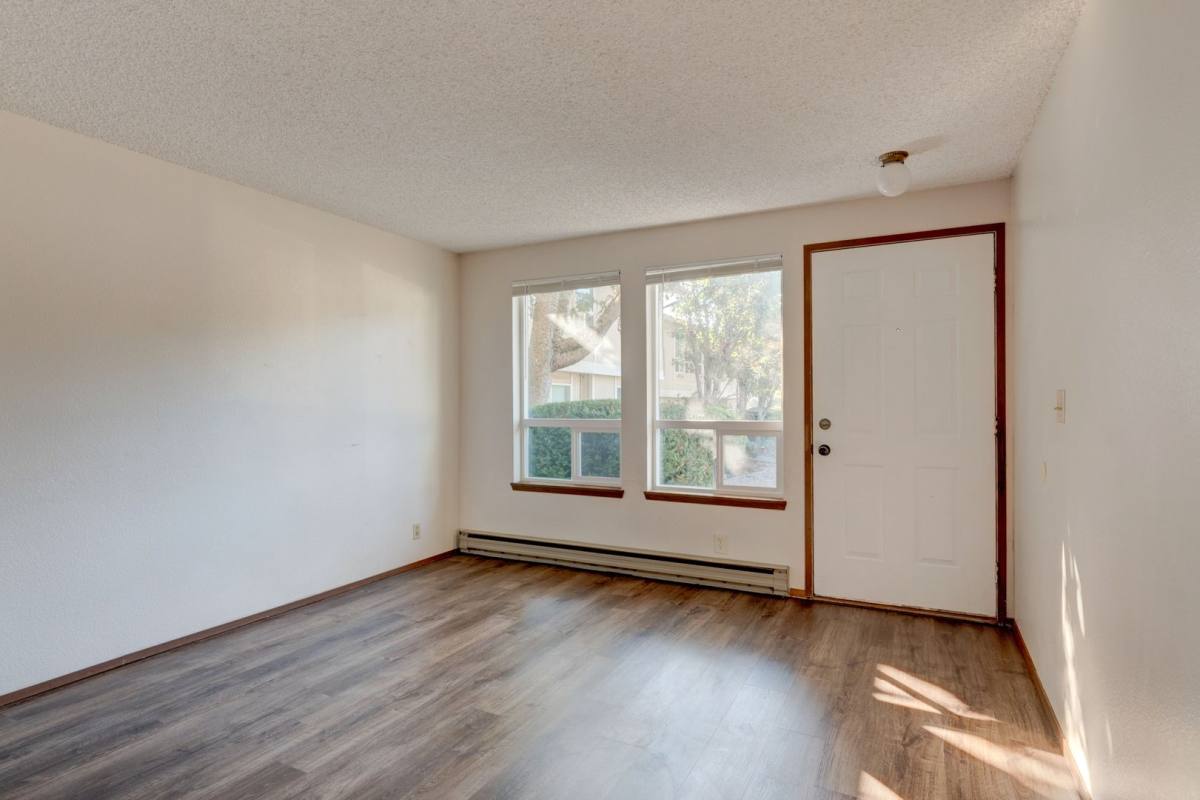 Apartment for rent at 390 NE Izett St, Oak Harbor, WA 98277