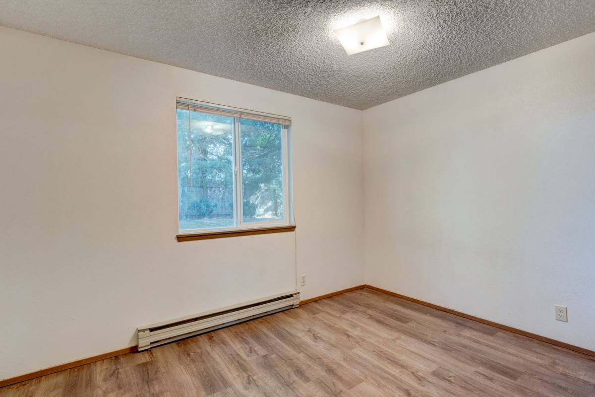 Apartment for rent at 390 NE Izett St, Oak Harbor, WA 98277
