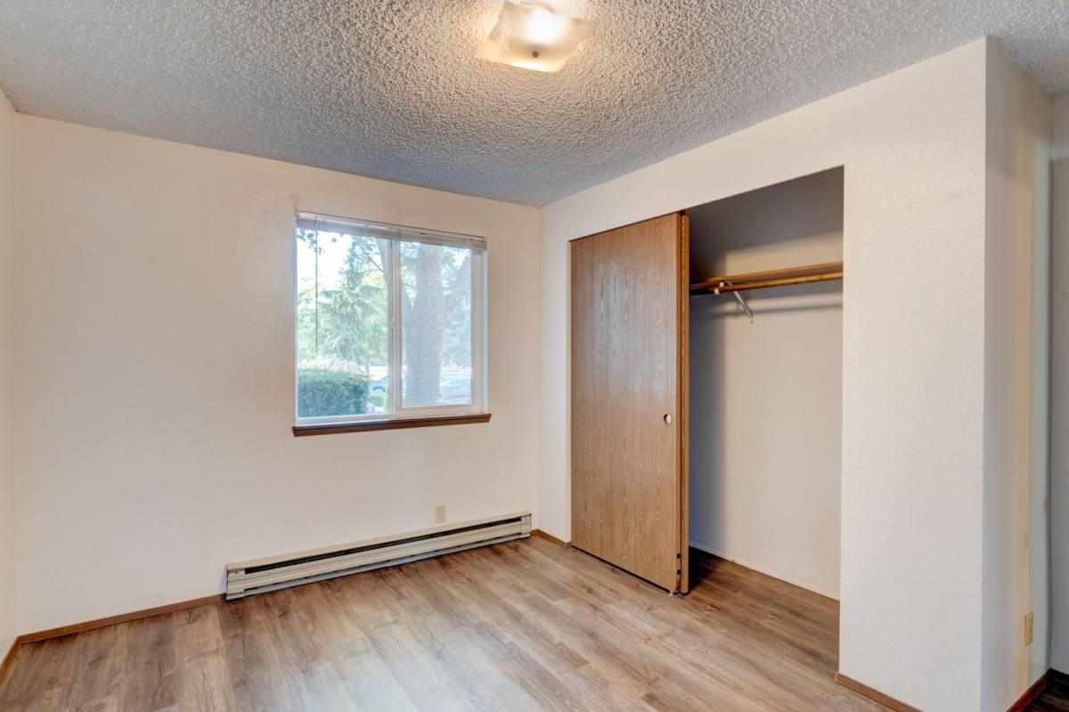 Apartment for rent at 390 NE Izett St, Oak Harbor, WA 98277